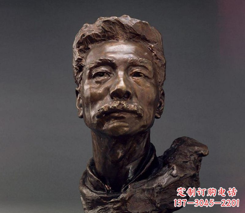 信阳鲁迅校园名人铜雕,展现鲁迅文学精神