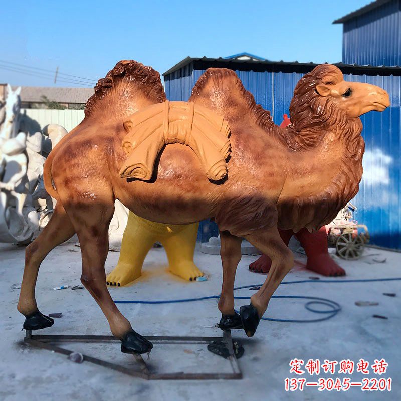 信阳雕刻精美的骆驼玻璃钢仿真雕塑