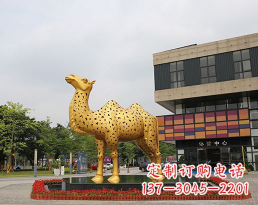 信阳闪亮可爱的不锈钢骆驼雕塑