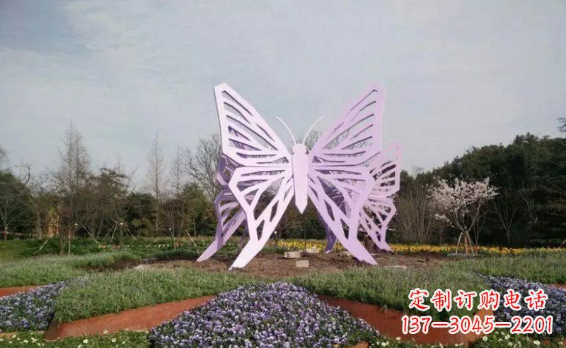 信阳流动而优雅的蝴蝶雕塑