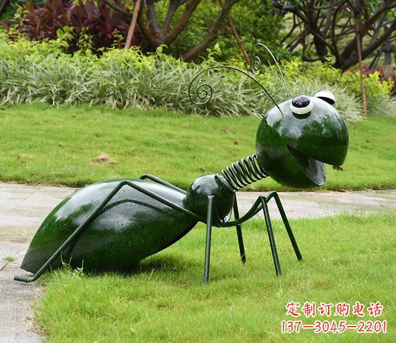信阳绿色落尾蚂蚁不锈钢摆件雕塑:精致的小动物艺术作品