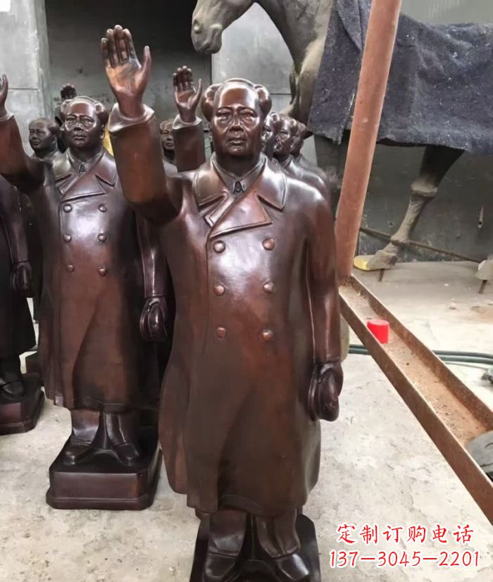信阳毛主席挥手铜雕,传达毛主席的不朽精神