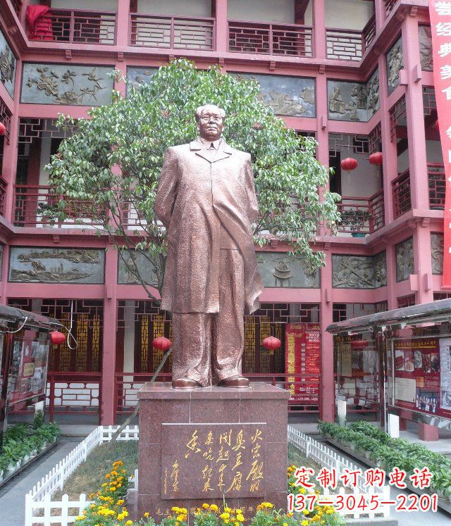 信阳毛泽东伟人铜雕,展示传统文化风采!