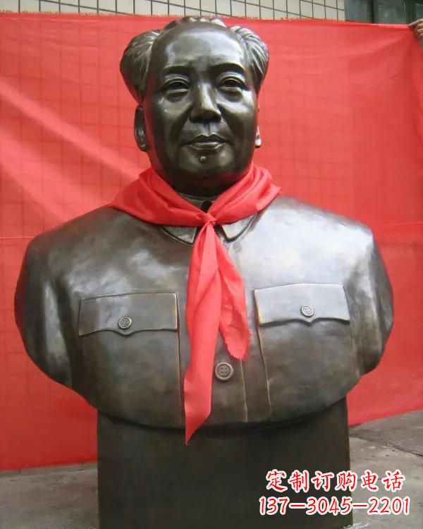 信阳毛主席铜雕像,见证历史的瞬间