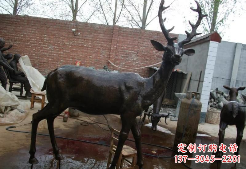 信阳唯美的梅花鹿铜雕,让你的家中添彩更有情调