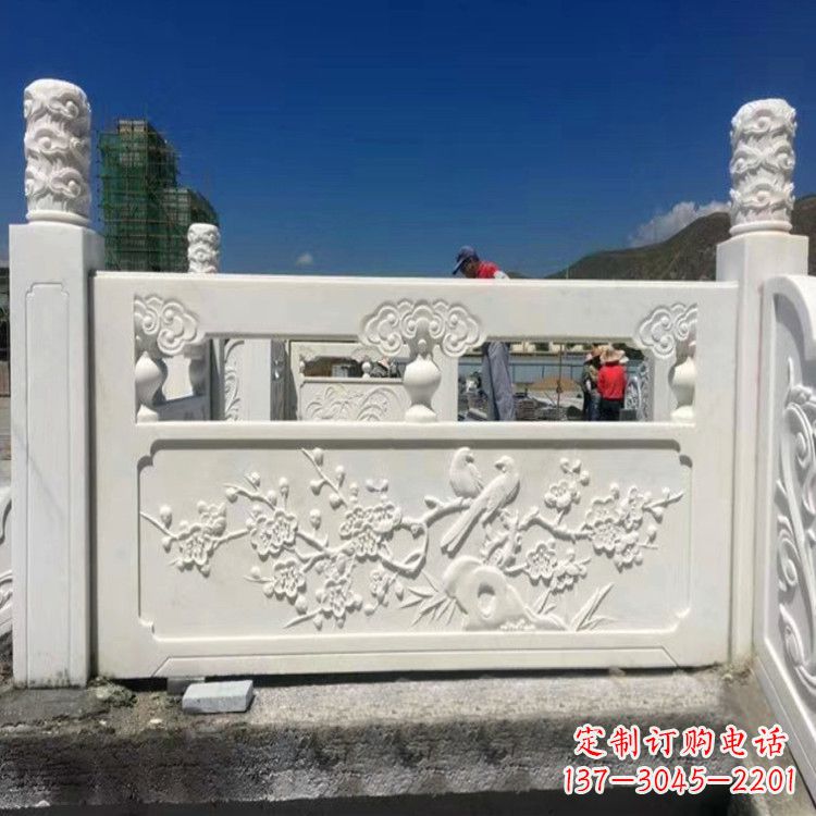 信阳梅花石雕塑栏板——为您的室内外空间带来精美的艺术气息