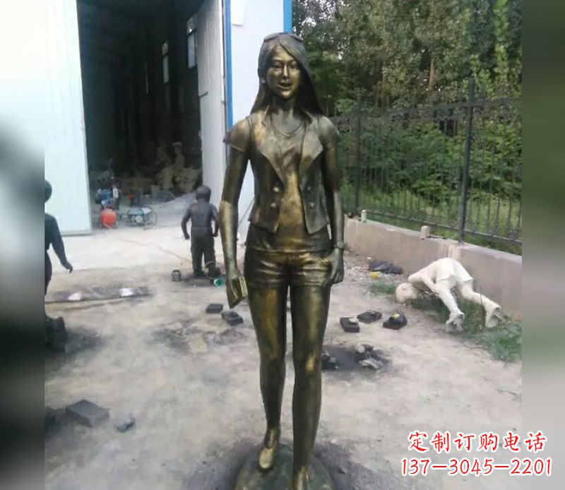 信阳深入人心的美女铜雕