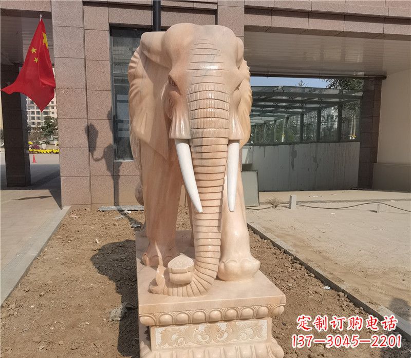 信阳门口大象石雕