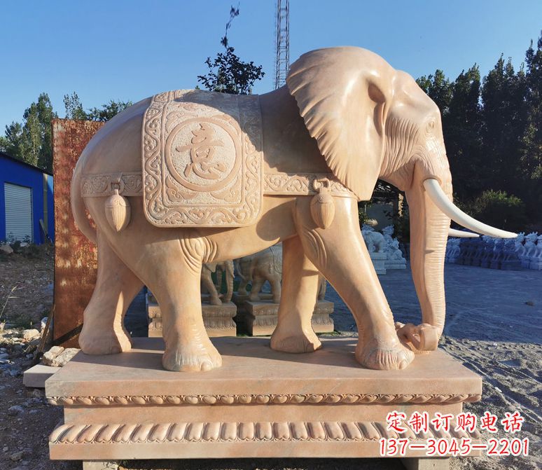 信阳南中领雕塑的大象雕塑