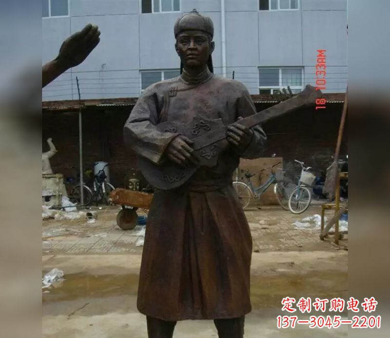 信阳蒙古族男人演奏公园人物铜雕