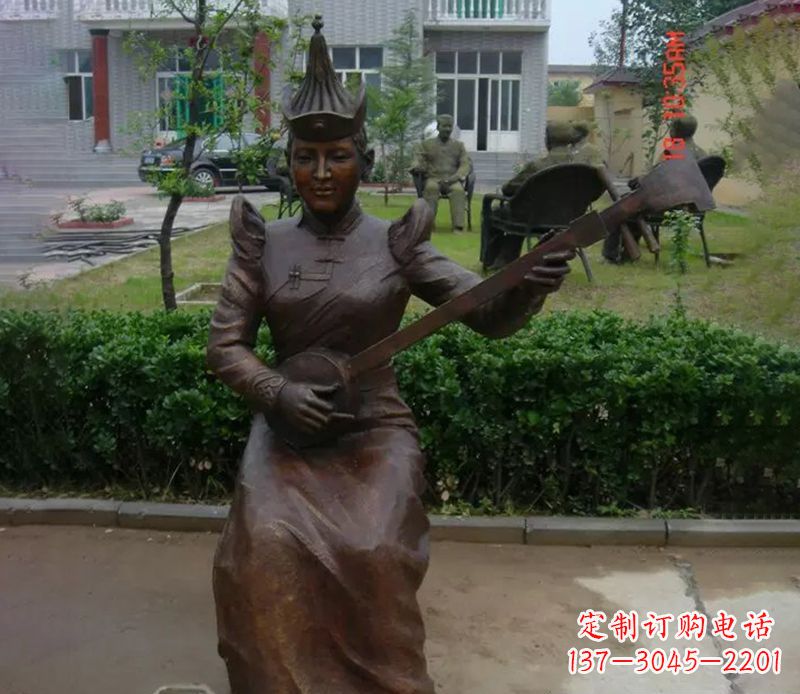 信阳蒙古族女人演奏公园人物铜雕