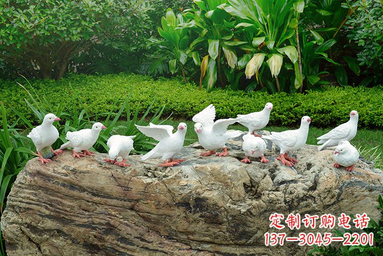 信阳鸽子雕塑,母亲抱孩子的传家之宝