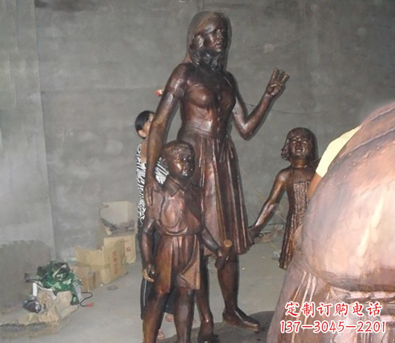 信阳中领雕塑非常荣幸推出一款特别的母亲雕塑,…