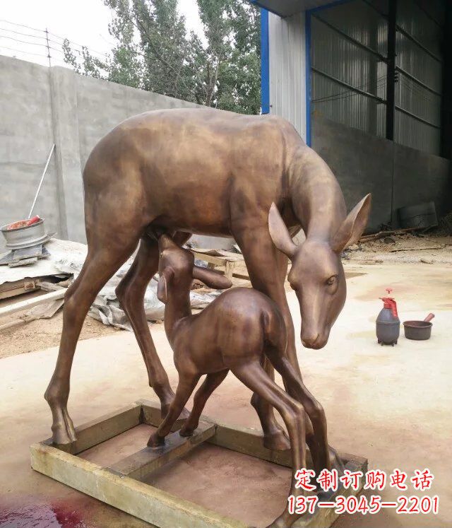 信阳母子鹿公园动物铜雕——精美绝伦
