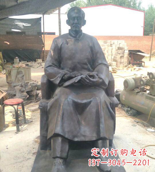 信阳蔡元培铜雕:让你的精神耀眼发光