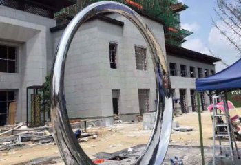 信阳精致典雅的镜面不锈钢圆环雕塑