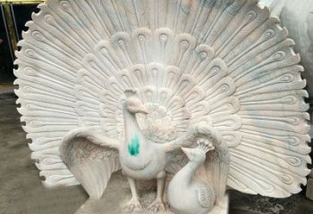 信阳汉白玉孔雀雕塑，传统工艺精致塑造