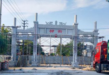 信阳牌坊石雕双龙，让它成为你家中的精美装饰