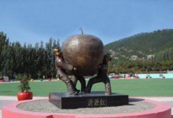 信阳苹果融入两岁小孩的生活——公园铜雕