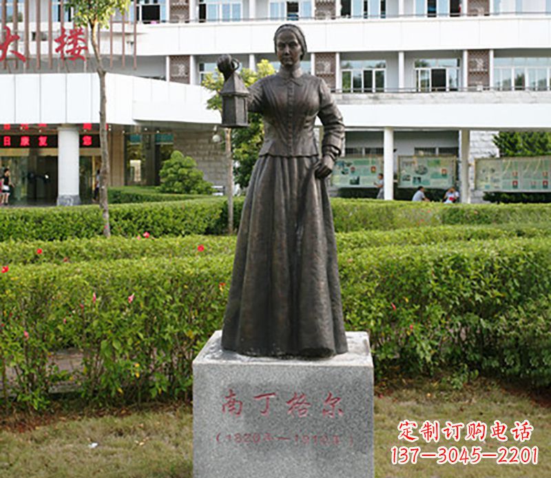信阳静谧中的南丁格尔铜雕