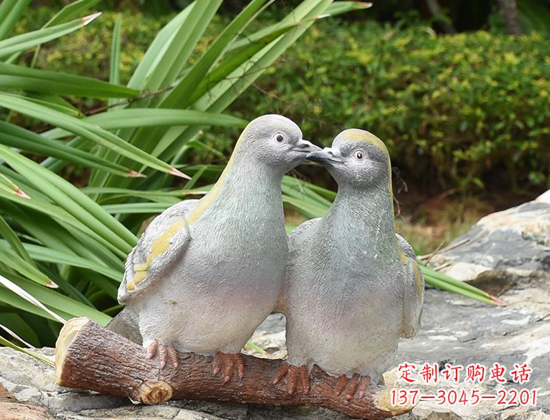 信阳南京抗战胜利纪念馆和平鸽雕塑,历久弥新