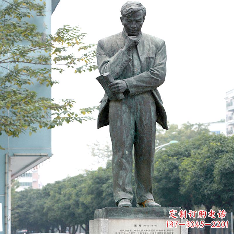 信阳很多历史上著名的人物都有精美的雕塑来表彰…