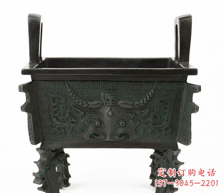 信阳精致的牛头铜鼎铜雕