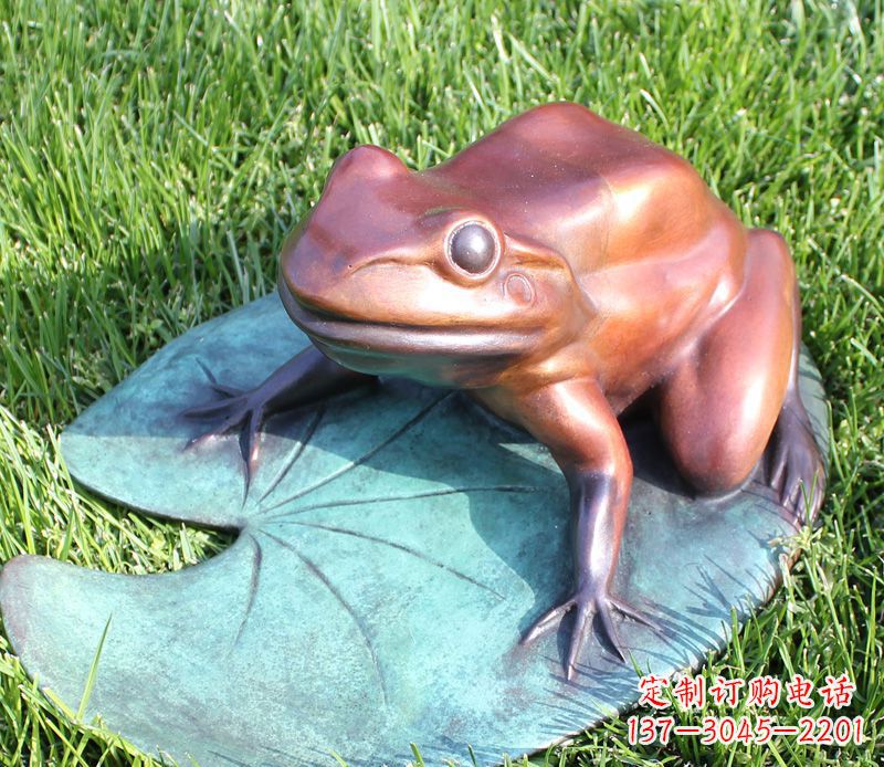 信阳复古古典之美,荷叶青蛙雕塑