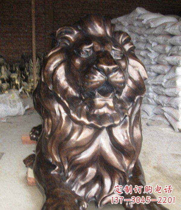 信阳静静躺在你身边,西洋狮子铜雕塑给你精致的拥抱