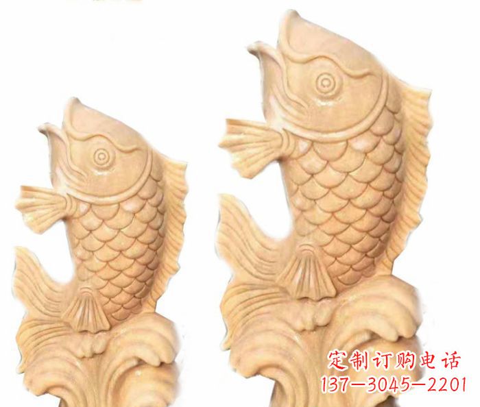 信阳晚霞红石喷水鲤鱼雕塑，灵动悠扬