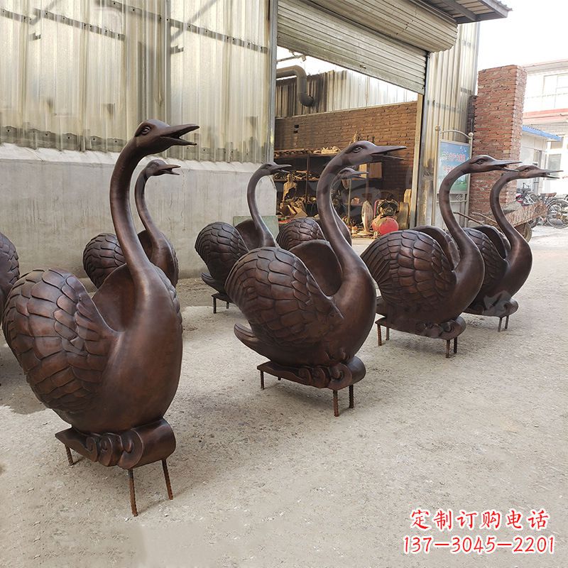 信阳中领雕塑天鹅铜雕是一款精美的艺术作品,既…