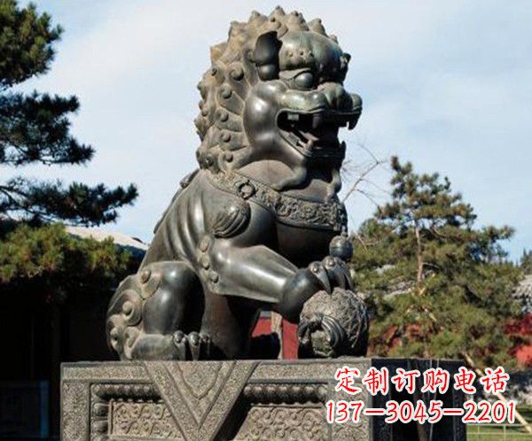 信阳完美融合中西文化的铜狮子雕塑