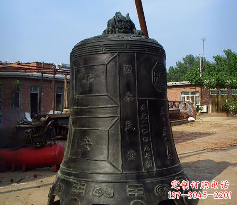 信阳平安国泰,民安铜钟雕塑
