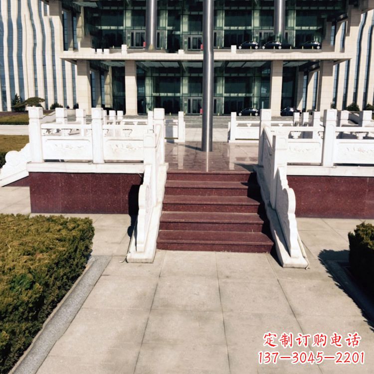 信阳高贵的象征——中领雕塑升旗台雕塑