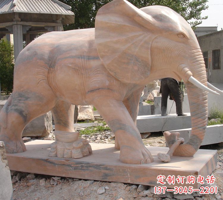 信阳华贵雅致的大象雕塑