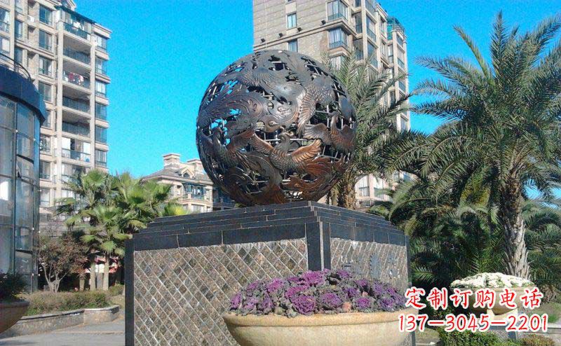 信阳美轮美奂的凤凰铜雕