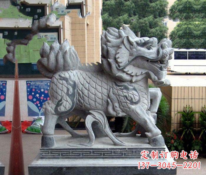 信阳精美绝伦的麒麟雕塑