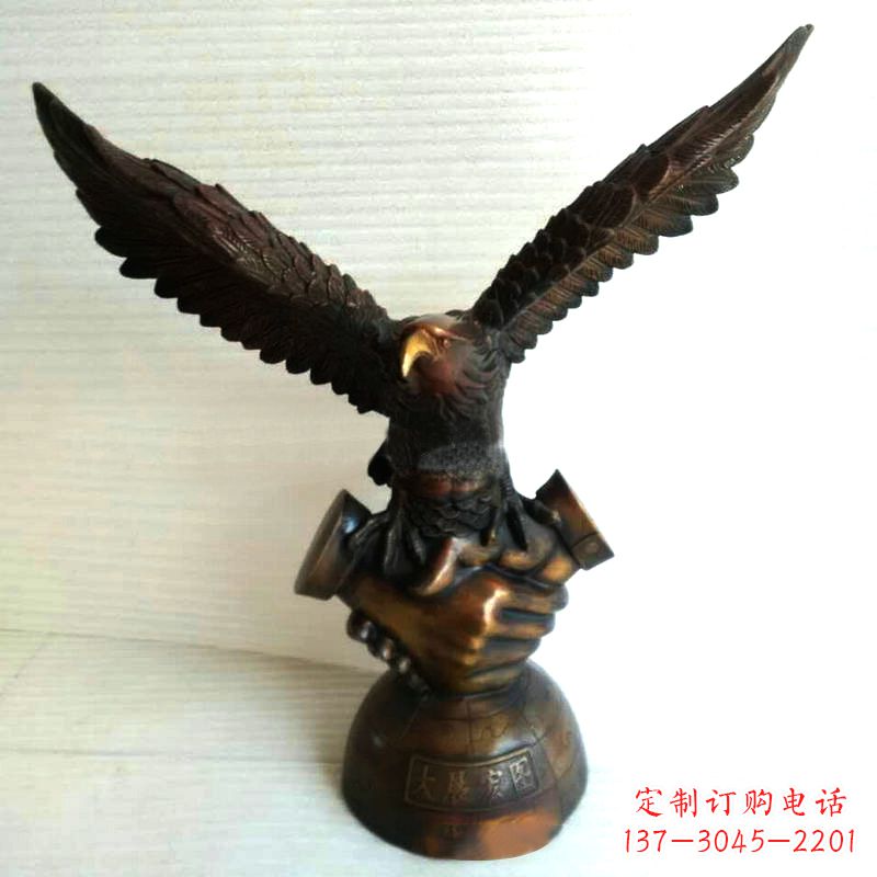 信阳以老鹰为灵感的经典铜鼎