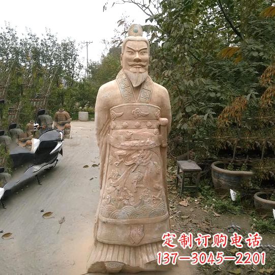 信阳中领雕塑:以秦始皇晚霞红石雕像闻名
