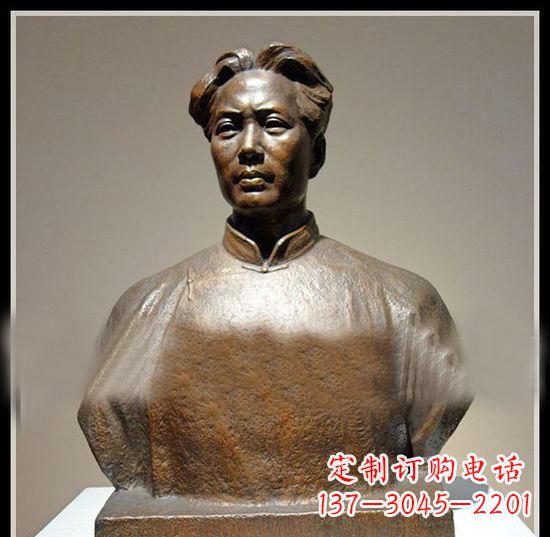 信阳青年毛主席胸像铜雕:一份永恒的礼物