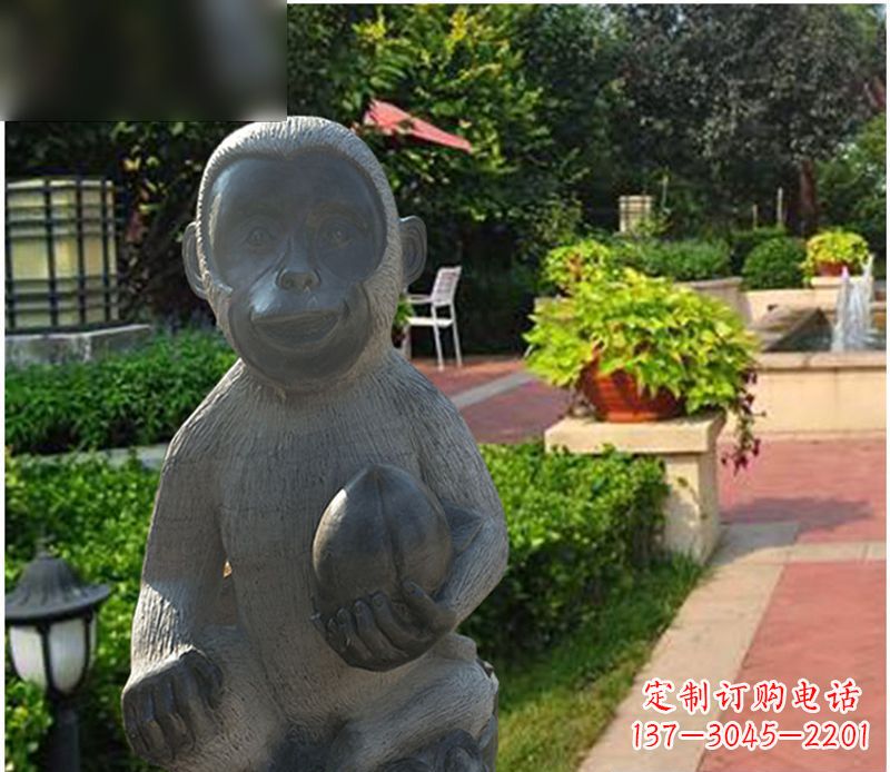 信阳青石猴雕塑:尽显可爱的童趣