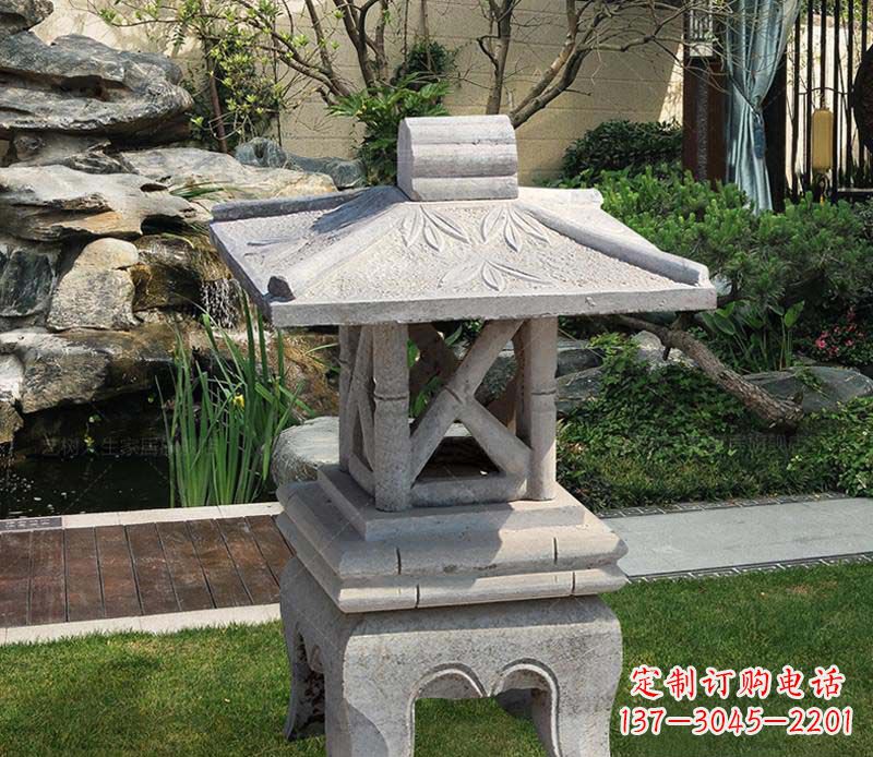 信阳青石草坪照明灯——装点环境的美丽石灯雕塑