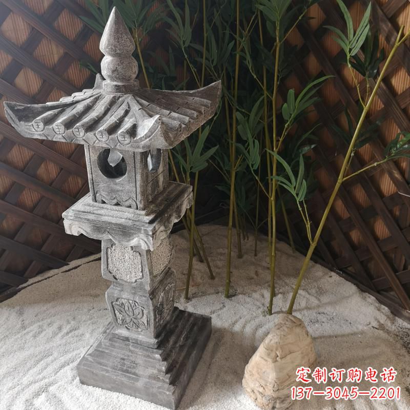 信阳青石仿古灯笼雕塑是由中领雕塑定制的经典雕…