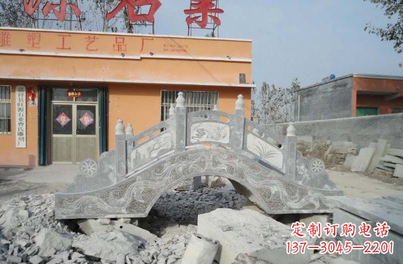 信阳青石仿古拱桥雕塑,令领雕塑为您打造