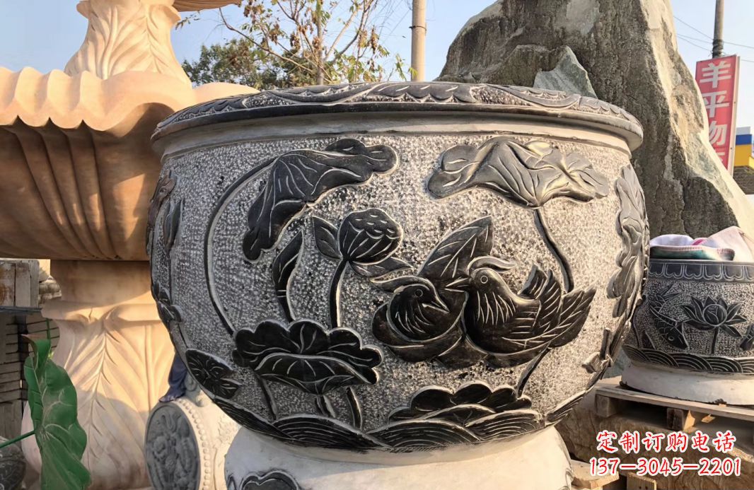 信阳荷花浮雕鱼缸雕塑,让空间更加生机勃勃