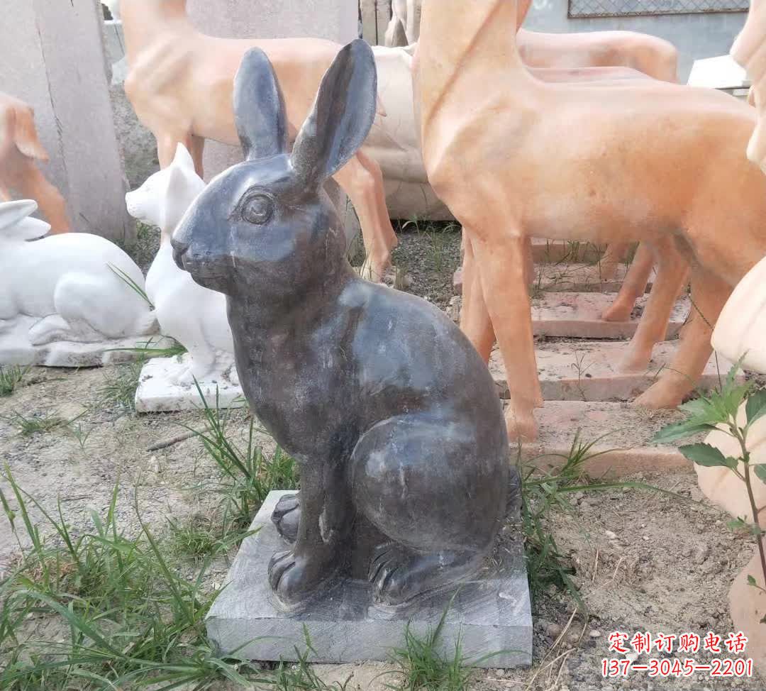 信阳青石公园兔子雕塑,实惠的艺术装点