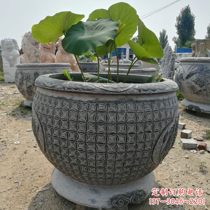 信阳荷花鱼石雕塑,精美雕塑展现浪漫情怀