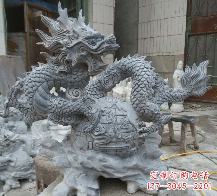 信阳传统文化的艺术品——青石龙雕塑