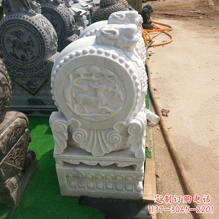 信阳青石门墩石带浮雕是由领雕塑定制制作的一款…