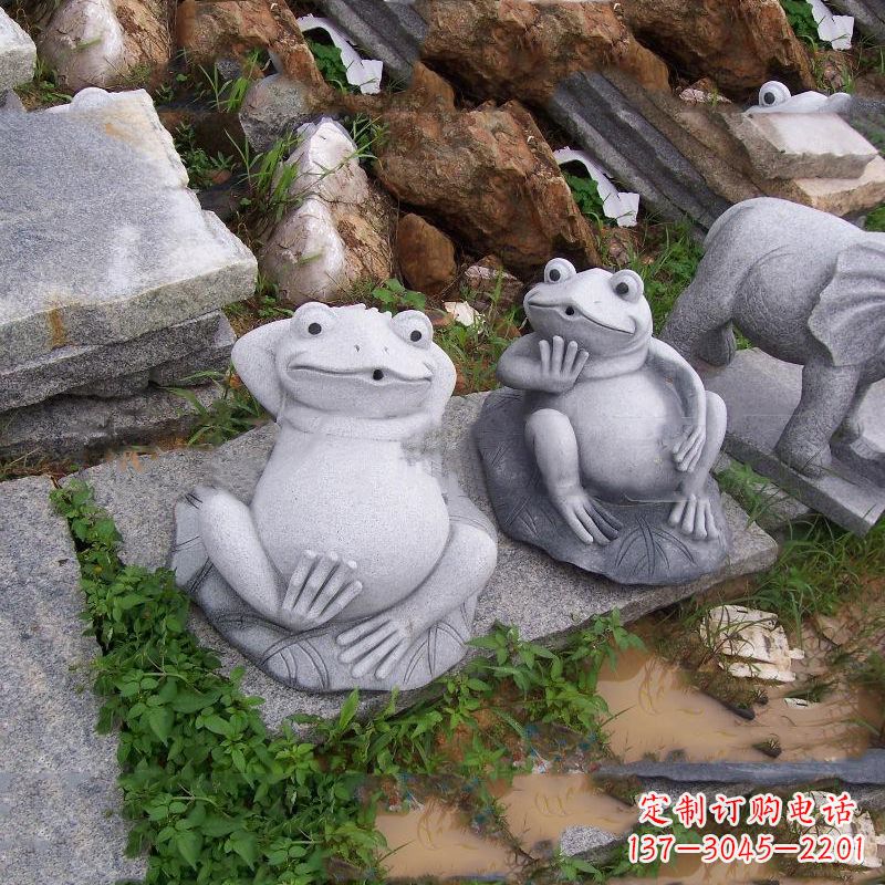 信阳别具一格的青石青蛙喷水雕塑